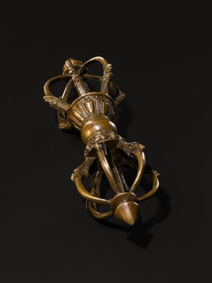 Lot 271 - A LARGE SIX-PRONGED BRONZE VAJRA, 17TH CENTURY
