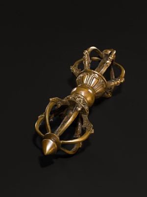 Lot 271 - A LARGE SIX-PRONGED BRONZE VAJRA, 17TH CENTURY