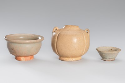 Lot 1091 - THREE GLAZED CERAMIC VESSELS, SONG TO MING DYNASTY
