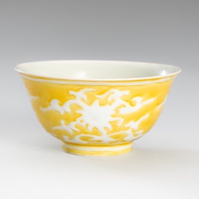 Lot 1193 - A YELLOW GLAZED PORCELAIN BOWL WITH LOTUS, c. 1900s
