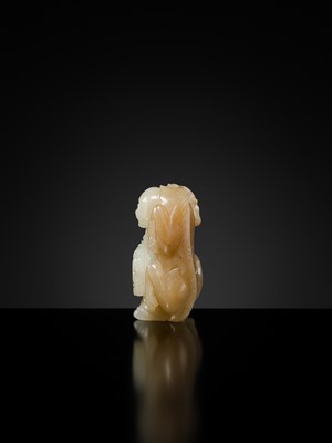 Lot 426 - A FINE ‘ZHOU YANZI’ JADE PENDANT, 18TH CENTURY