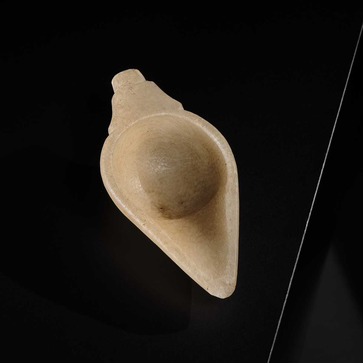 Lot 29 - A ‘LOTUS BUD’ COSMETIC SPOON, NEW KINGDOM, 1550-1060 BC