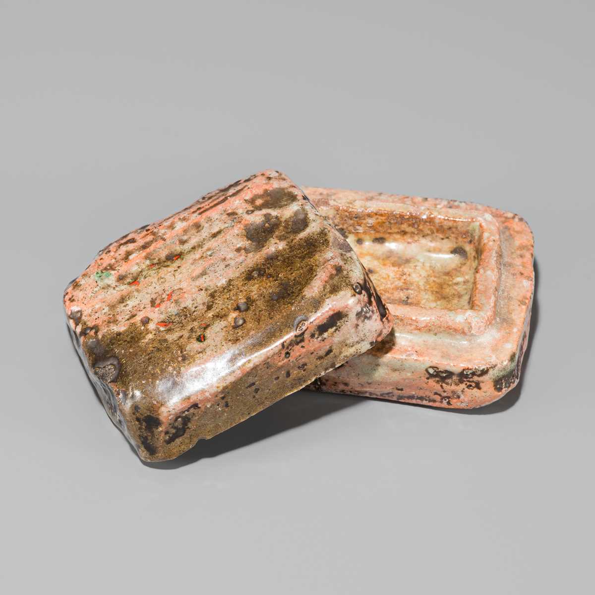 Lot 173 - A RARE BROWN-GLAZED RAKU WARE KOGO (INCENSE BOX AND COVER)