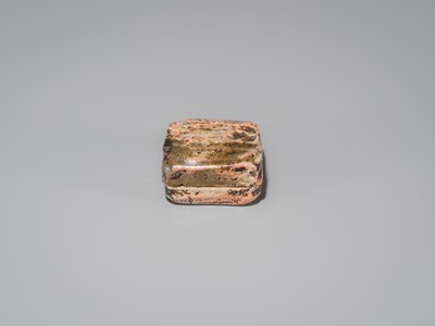 Lot 173 - A RARE BROWN-GLAZED RAKU WARE KOGO (INCENSE BOX AND COVER)