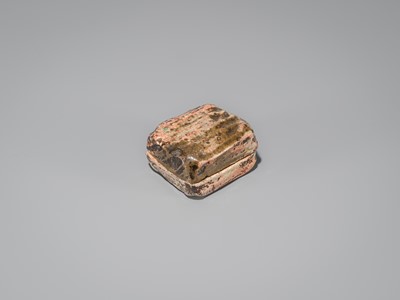 Lot 173 - A RARE BROWN-GLAZED RAKU WARE KOGO (INCENSE BOX AND COVER)