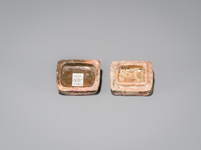 Lot 173 - A RARE BROWN-GLAZED RAKU WARE KOGO (INCENSE BOX AND COVER)