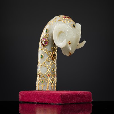 Lot 614 - A GOLD- AND GEM-SET JADE ‘RAM’S HEAD’ MUGHAL DAGGER HILT, 18TH-19TH CENTURY