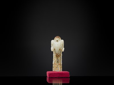 Lot 614 - A GOLD- AND GEM-SET JADE ‘RAM’S HEAD’ MUGHAL DAGGER HILT, 18TH-19TH CENTURY