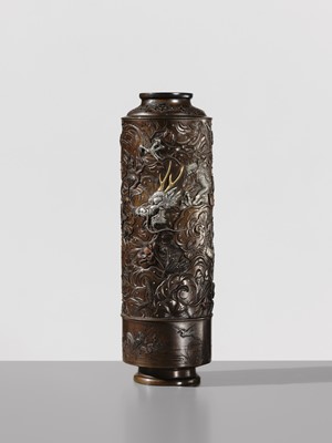 Lot 27 - TOSHINAGA FOR THE HAMADA COMPANY: A SUPERB SILVER-INLAID BRONZE ‘DRAGON’ VASE