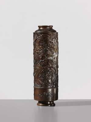 Lot 27 - TOSHINAGA FOR THE HAMADA COMPANY: A SUPERB SILVER-INLAID BRONZE ‘DRAGON’ VASE