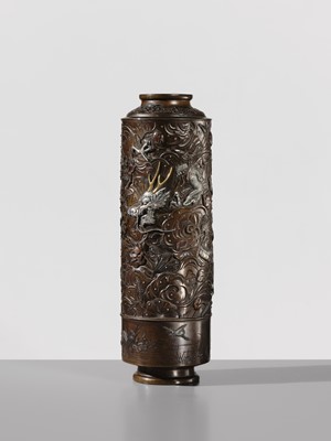 Lot 27 - TOSHINAGA FOR THE HAMADA COMPANY: A SUPERB SILVER-INLAID BRONZE ‘DRAGON’ VASE