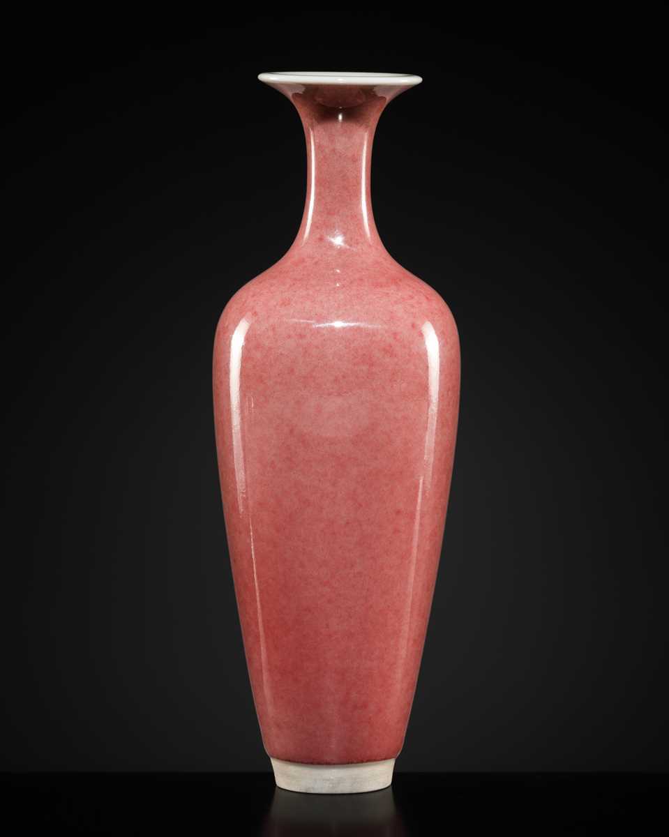 A PEACHBLOOM-GLAZED AMPHORA VASE, LIUYEPING, 20TH CENTURY OR EARLIER