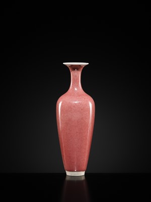 A PEACHBLOOM-GLAZED AMPHORA VASE, LIUYEPING, 20TH CENTURY OR EARLIER