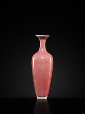 A PEACHBLOOM-GLAZED AMPHORA VASE, LIUYEPING, 20TH CENTURY OR EARLIER