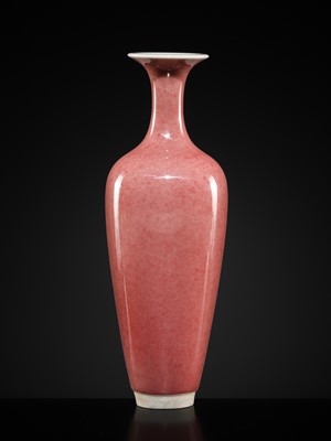 A PEACHBLOOM-GLAZED AMPHORA VASE, LIUYEPING, 20TH CENTURY OR EARLIER