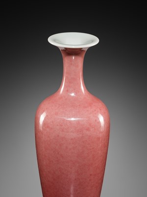 A PEACHBLOOM-GLAZED AMPHORA VASE, LIUYEPING, 20TH CENTURY OR EARLIER