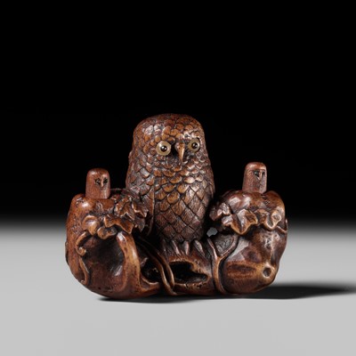 Lot 181 - KANO TOMOKAZU: A SUPERB WOOD NETSUKE OF AN OWL WITH MOVABLE OWLETS