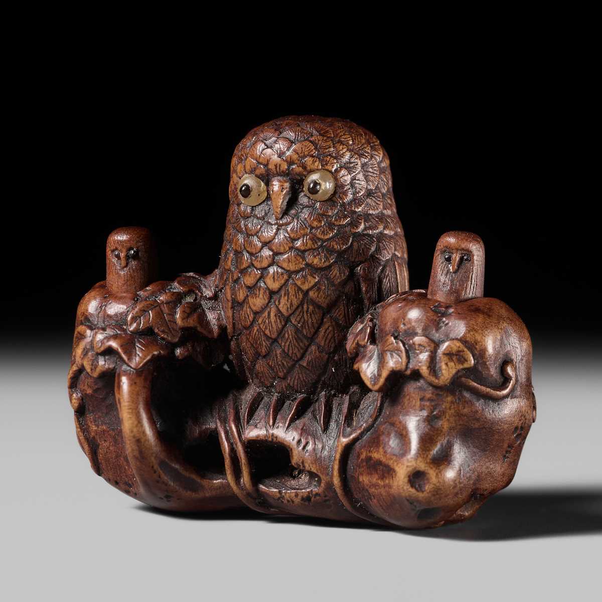 Lot 181 - KANO TOMOKAZU: A SUPERB WOOD NETSUKE OF AN OWL WITH MOVABLE OWLETS