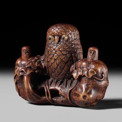 Lot 181 - KANO TOMOKAZU: A SUPERB WOOD NETSUKE OF AN OWL WITH MOVABLE OWLETS