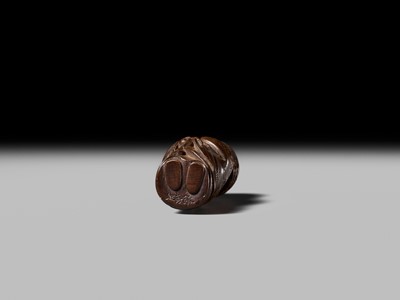 Lot 255 - HOJITSU: A FINE WOOD NETSUKE OF NABE KABURI