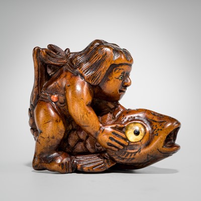 Lot 426 - AN AMUSING INLAID WOOD NETSUKE OF ONIWAKAMARU STRUGGLING WITH THE GIANT CARP