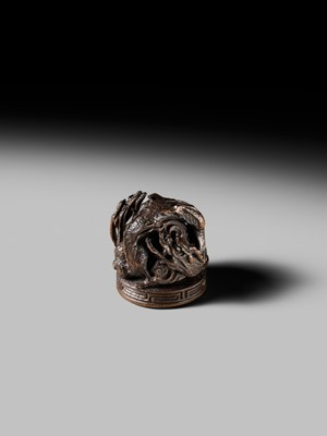 Lot 177 - A FINE OPENWORK WOOD INSHO (SEAL-TYPE) NETSUKE WITH DRAGONS