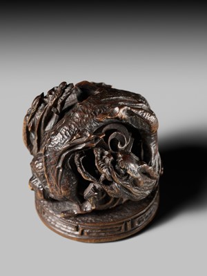 Lot 177 - A FINE OPENWORK WOOD INSHO (SEAL-TYPE) NETSUKE WITH DRAGONS