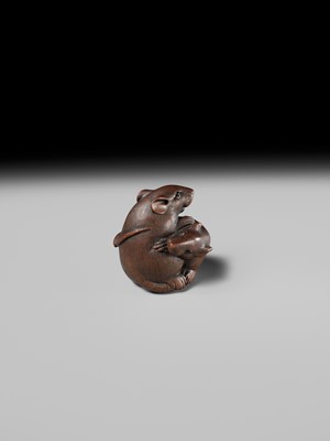 Lot 193 - ITTAN: A SUPERB WOOD NETSUKE OF TWO PLAYING RATS