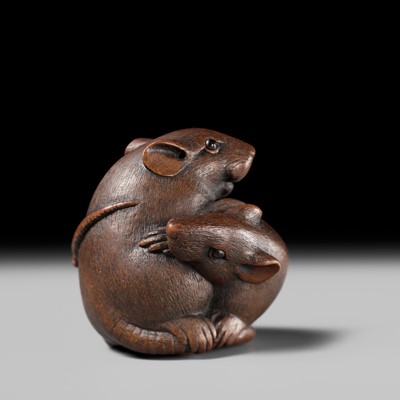 Lot 193 - ITTAN: A SUPERB WOOD NETSUKE OF TWO PLAYING RATS