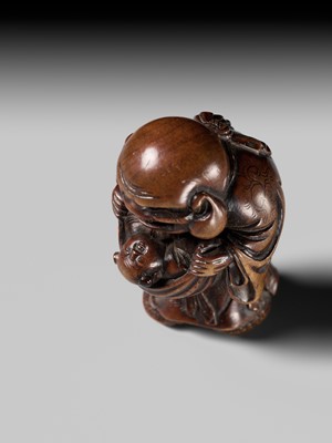 Lot 129 - AN EARLY OSAKA SCHOOL WOOD NETSUKE OF HOTEI AND A KARAKO