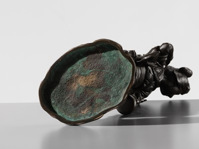 Lot 33 - UDAGAWA KAZUO: A SUPERB TOKYO SCHOOL BRONZE OKIMONO OF A BIJIN AND CHILD