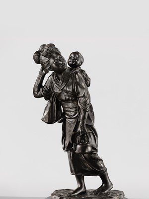 Lot 33 - UDAGAWA KAZUO: A SUPERB TOKYO SCHOOL BRONZE OKIMONO OF A BIJIN AND CHILD