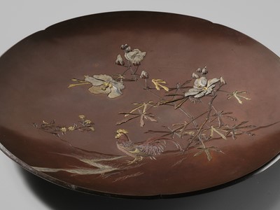 Lot 17 - NOGAWA: A FINE INLAID BRONZE LOBED DISH WITH COCKEREL AND HIBISCUS