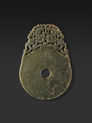 Lot 124 - AN EXCEPTIONALLY RARE AND LARGE DARK GREEN JADE ‘CHILONG’ DISK, ROYAL BI, HAN DYNASTY