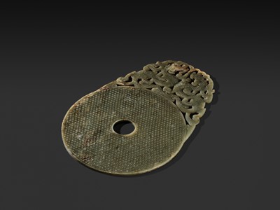 Lot 124 - AN EXCEPTIONALLY RARE AND LARGE DARK GREEN JADE ‘CHILONG’ DISK, ROYAL BI, HAN DYNASTY