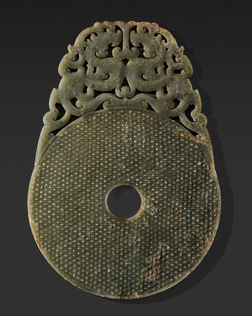 Lot 124 - AN EXCEPTIONALLY RARE AND LARGE DARK GREEN JADE ‘CHILONG’ DISK, ROYAL BI, HAN DYNASTY