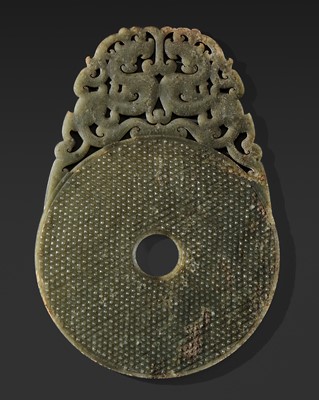 Lot 124 - AN EXCEPTIONALLY RARE AND LARGE DARK GREEN JADE ‘CHILONG’ DISK, ROYAL BI, HAN DYNASTY