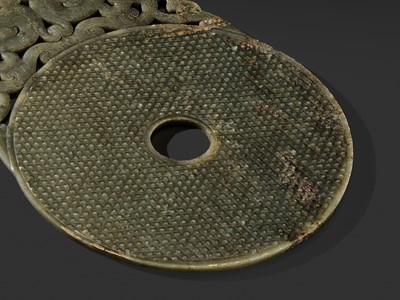 Lot 124 - AN EXCEPTIONALLY RARE AND LARGE DARK GREEN JADE ‘CHILONG’ DISK, ROYAL BI, HAN DYNASTY