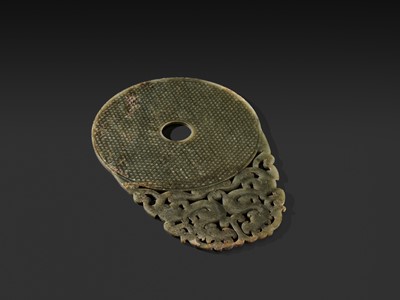 Lot 124 - AN EXCEPTIONALLY RARE AND LARGE DARK GREEN JADE ‘CHILONG’ DISK, ROYAL BI, HAN DYNASTY