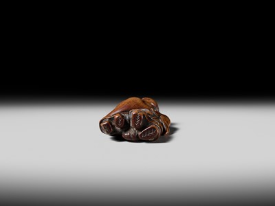 Lot 98 - AN EARLY WOOD NETSUKE OF KANZAN AND JITTOKU