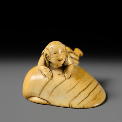 AN IVORY NETSUKE OF A FISHERGIRL (AMA) ON A LARGE CLAM