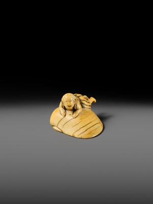 AN IVORY NETSUKE OF A FISHERGIRL (AMA) ON A LARGE CLAM