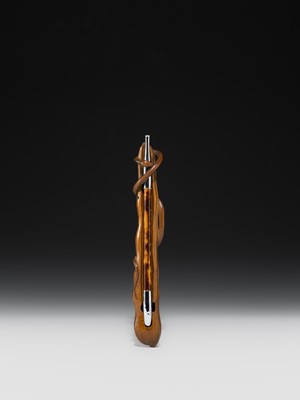 Lot 69 - A FINE WOOD KISERUZUTSU (PIPE CASE) OF A SNAKE ENCIRCLING AN EDAMAME BEAN POD, WITH A MATCHING ‘TORTOISESHELL’ KISERU (PIPE)