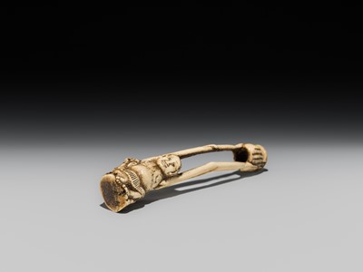 A LARGE AND IMPRESSIVE ANTLER KISERUZUTSU (PIPE CASE) OF TENAGA WITH AN OCTOPUS