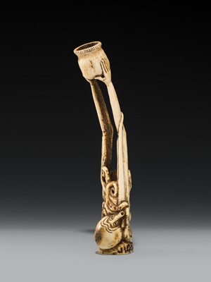 A LARGE AND IMPRESSIVE ANTLER KISERUZUTSU (PIPE CASE) OF TENAGA WITH AN OCTOPUS