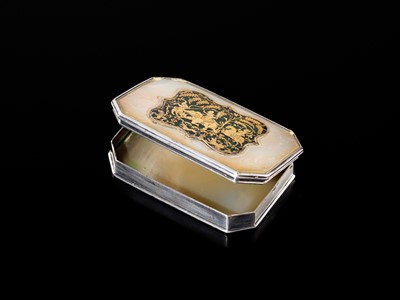 Lot 616 - A MOTHER-OF-PEARL, SILVER, GOLD AND STAINED GLASS (THEWA) ‘HUNTING SCENE’ SNUFF BOX