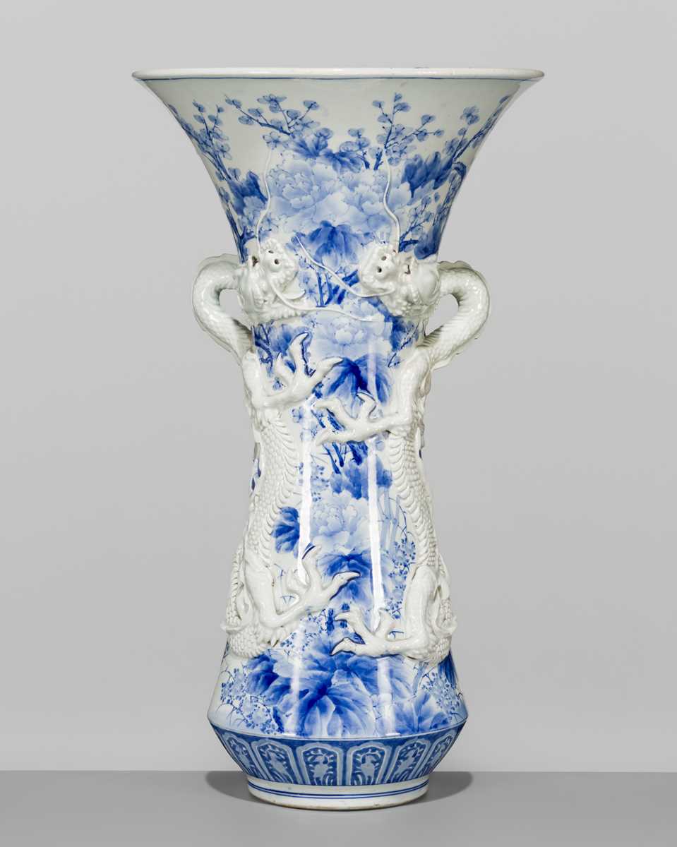 Lot 193 - A LARGE BLUE AND WHITE HIRADO PORCELAIN ‘DRAGON’ VASE