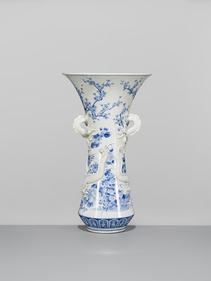 Lot 193 - A LARGE BLUE AND WHITE HIRADO PORCELAIN ‘DRAGON’ VASE