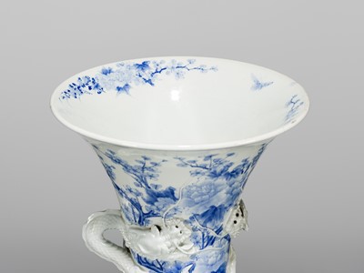 Lot 193 - A LARGE BLUE AND WHITE HIRADO PORCELAIN ‘DRAGON’ VASE