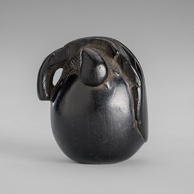 Lot 1568 - A FINE EBONY WOOD NETSUKE OF A NASUBI (EGGPLANT)
